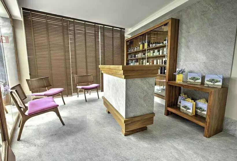 Hotelli Daj Resort & Marina