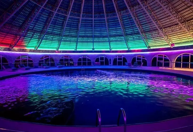 Hotelli Daj Resort & Marina