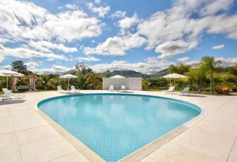 Hotelli Daj Resort & Marina