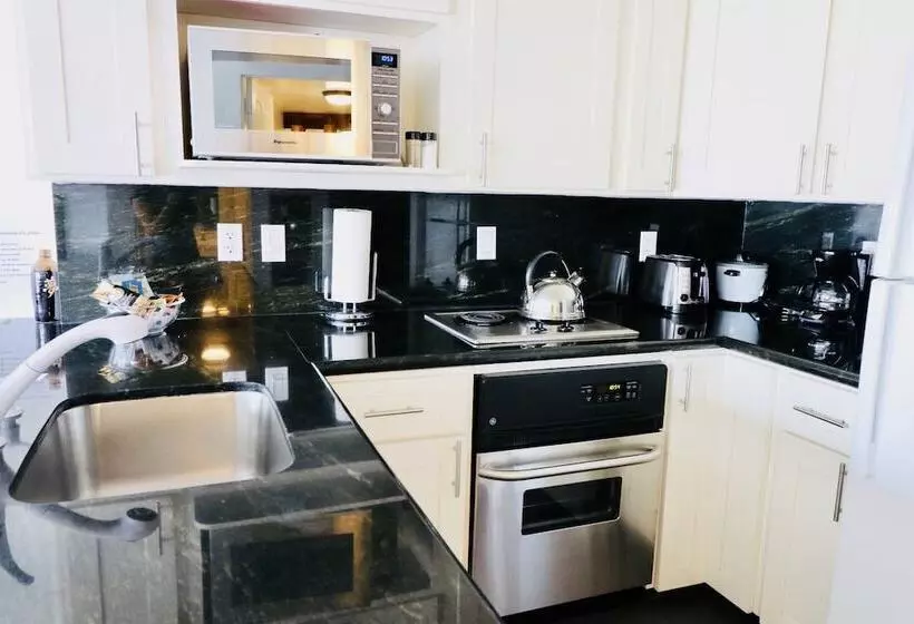 Ilikai Hotel Condo With Kitchen And Ocean View