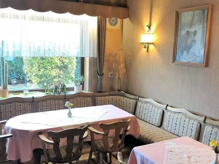 ペンション Cafe Best Gaestezimmer