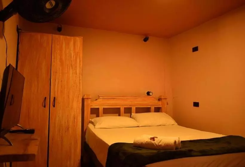 ユースホステル Hostal Casa Primavera