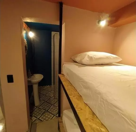 ユースホステル Hostal Casa Primavera