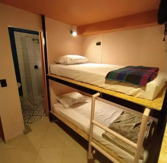 ユースホステル Hostal Casa Primavera