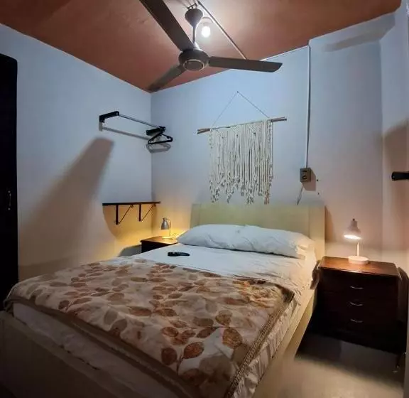 ユースホステル Hostal Casa Primavera