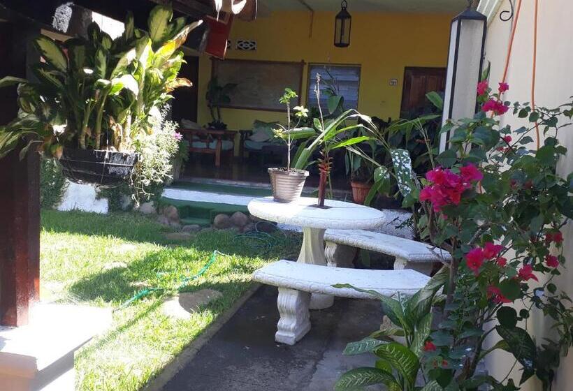 تختخواب و صبحانه Caleta