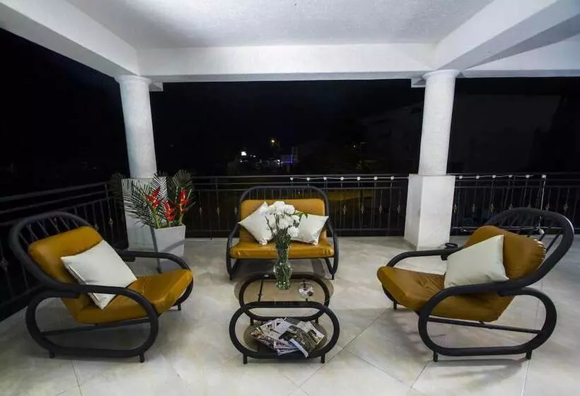 ホテル Montserrat Plaza