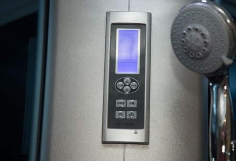 פנסיון Lux Suites