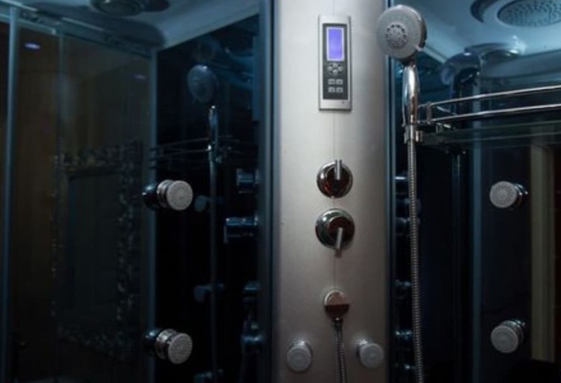 פנסיון Lux Suites