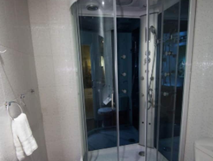 פנסיון Lux Suites