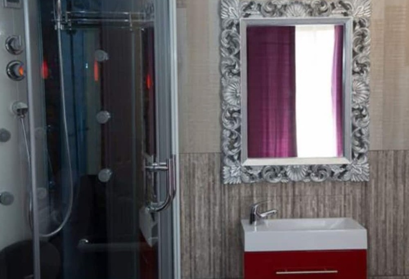 פנסיון Lux Suites