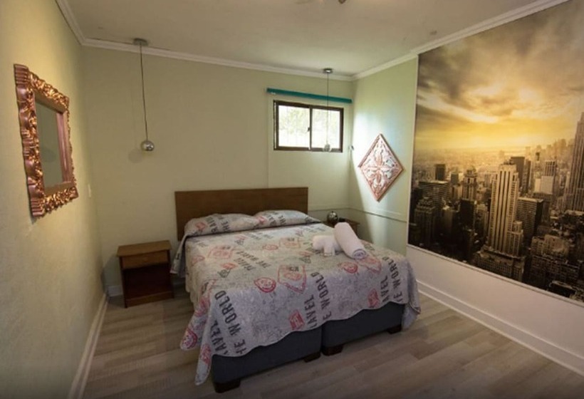 פנסיון Lux Suites