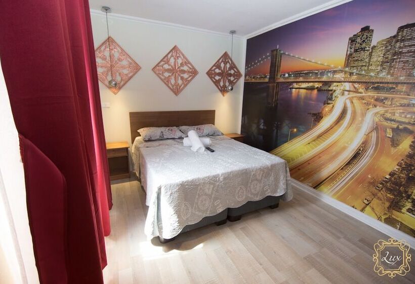 פנסיון Lux Suites