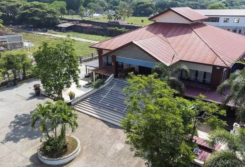 Quezon Premier Hotel Candelaria