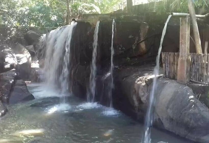 渡假胜地  Balneario Itacolomy