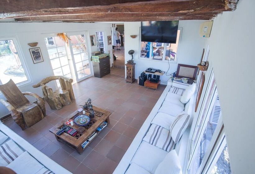 Urantia Boutique Hostel