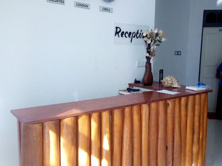 تختخواب و صبحانه Ungoofaaru Inn