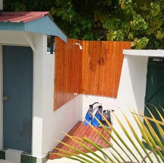 تختخواب و صبحانه Ungoofaaru Inn