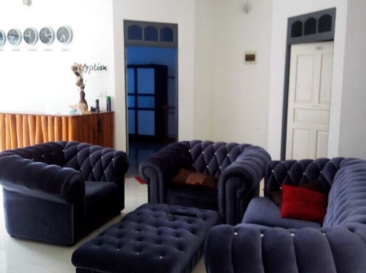 تختخواب و صبحانه Ungoofaaru Inn