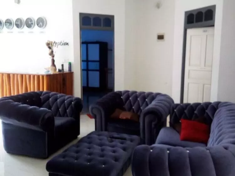 تختخواب و صبحانه Ungoofaaru Inn