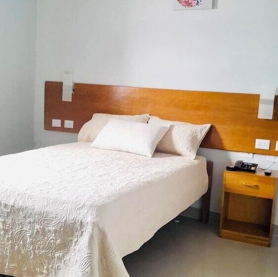 مسافرخانه Fenix