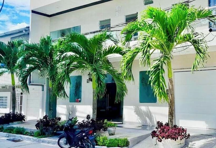 مسافرخانه Fenix