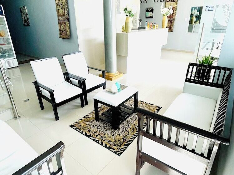 مسافرخانه Fenix