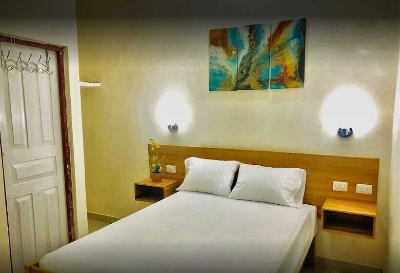 مسافرخانه Fenix