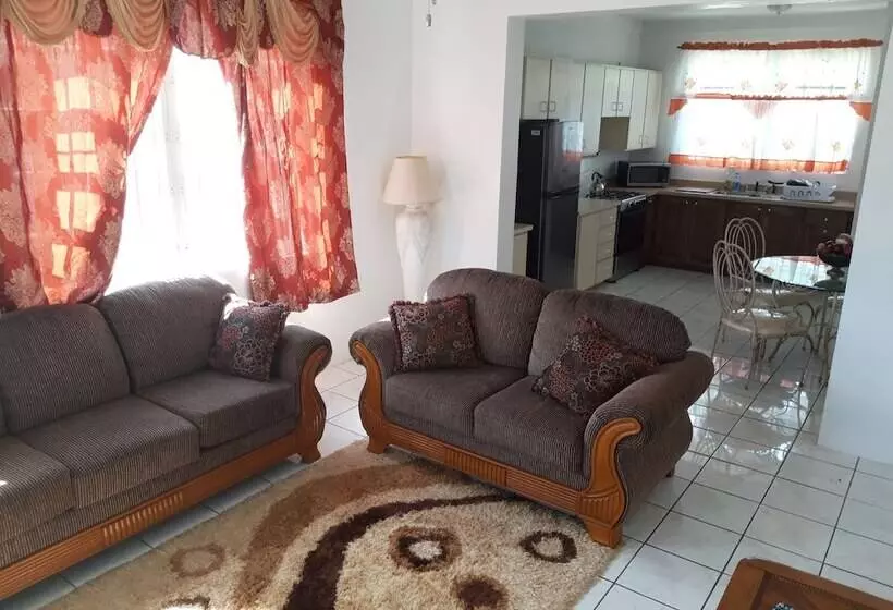 هتل Personal Touch Studio