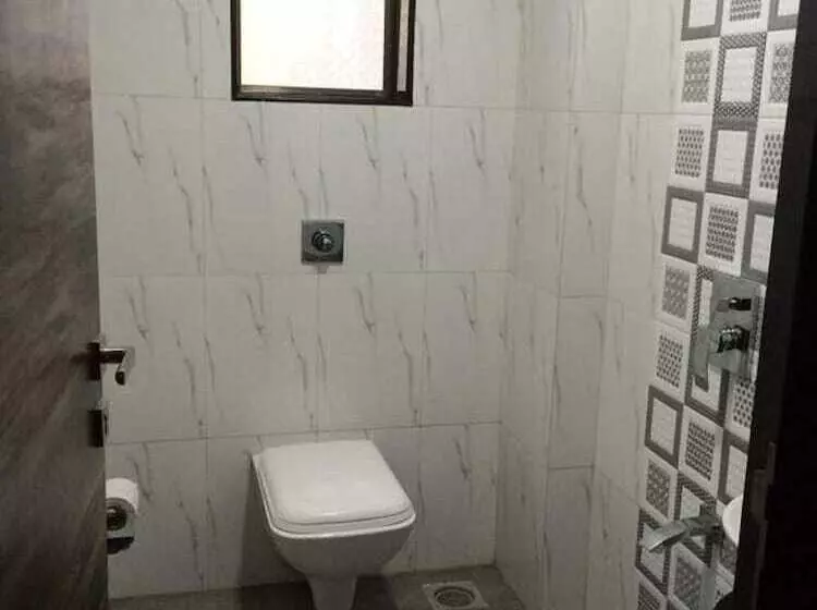هتل Room Maangta 218   Thane East