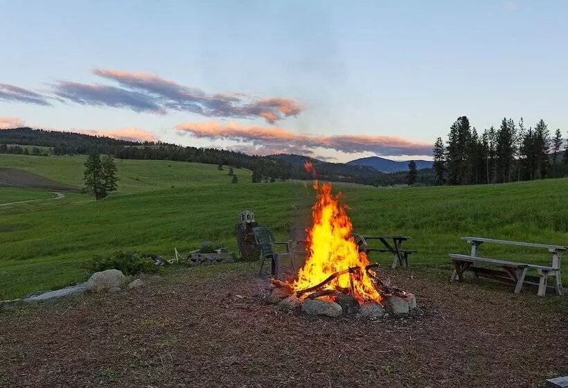 Maaseutuhotelli Eden Valley Guest Ranch