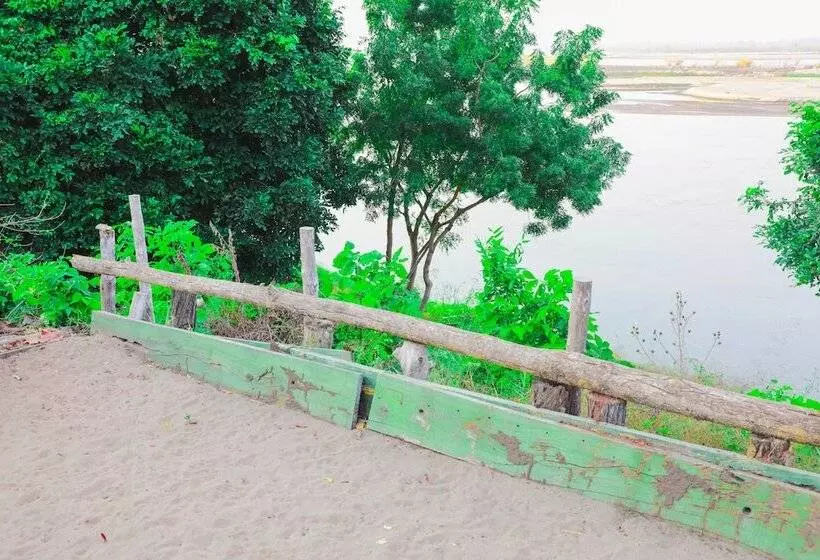 ホテル Selous Butembo Tented Lodge Lotus