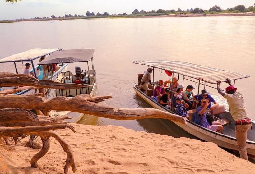 فندق Selous Butembo Tented Lodge Lotus