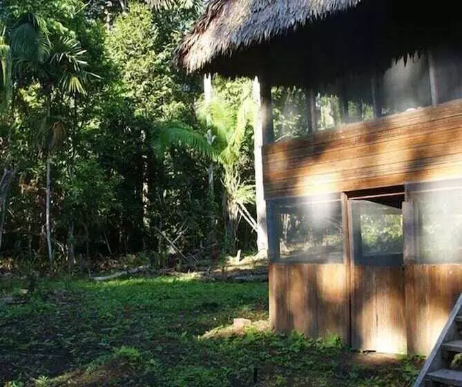 ホテル Tambopata Trek