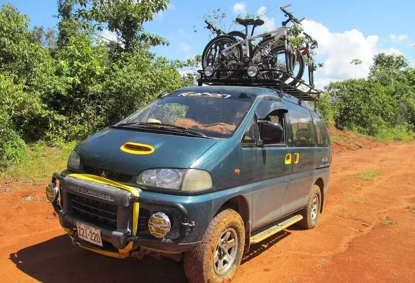 ホテル Tambopata Trek