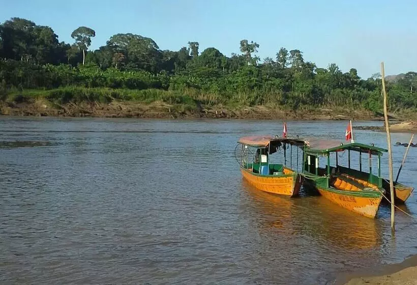 ホテル Tambopata Trek