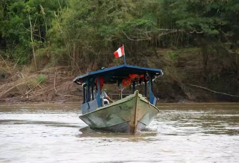 ホテル Tambopata Trek