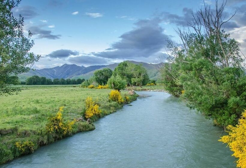 بنسيون Graceland B&b