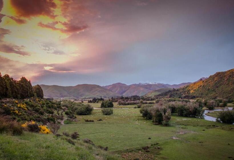 بنسيون Graceland B&b