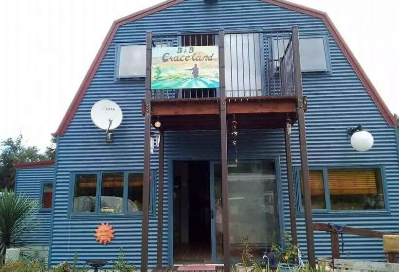 Majatalo Graceland B&b