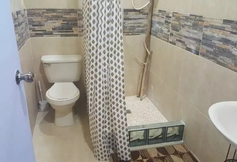 پانسیون Halo & Isaiah S Guesthouse & Hostel