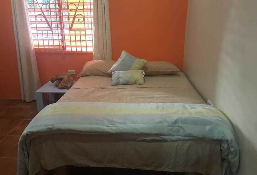 پانسیون Halo & Isaiah S Guesthouse & Hostel