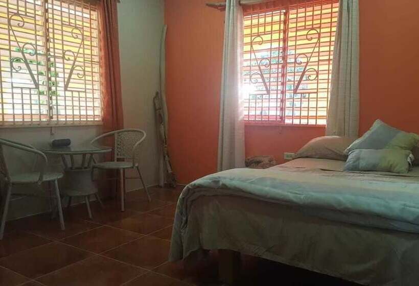 پانسیون Halo & Isaiah S Guesthouse & Hostel