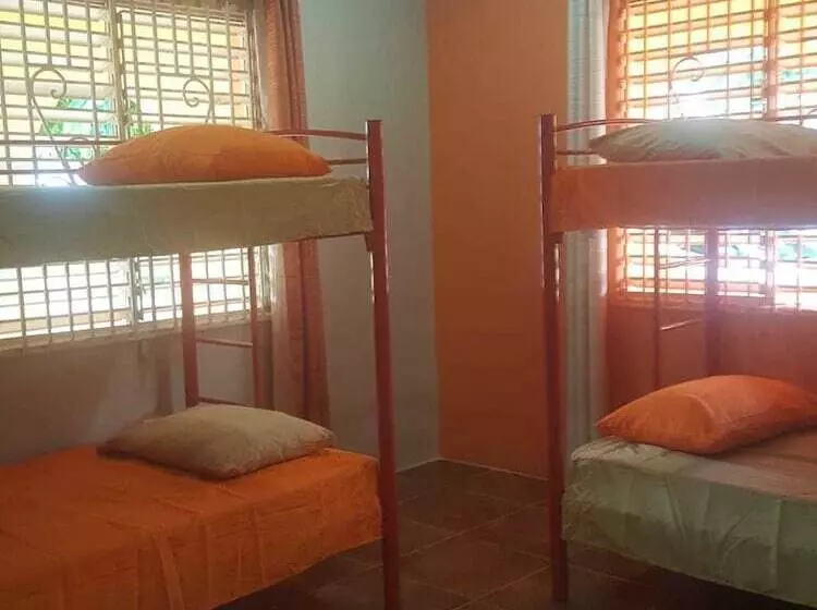 پانسیون Halo & Isaiah S Guesthouse & Hostel