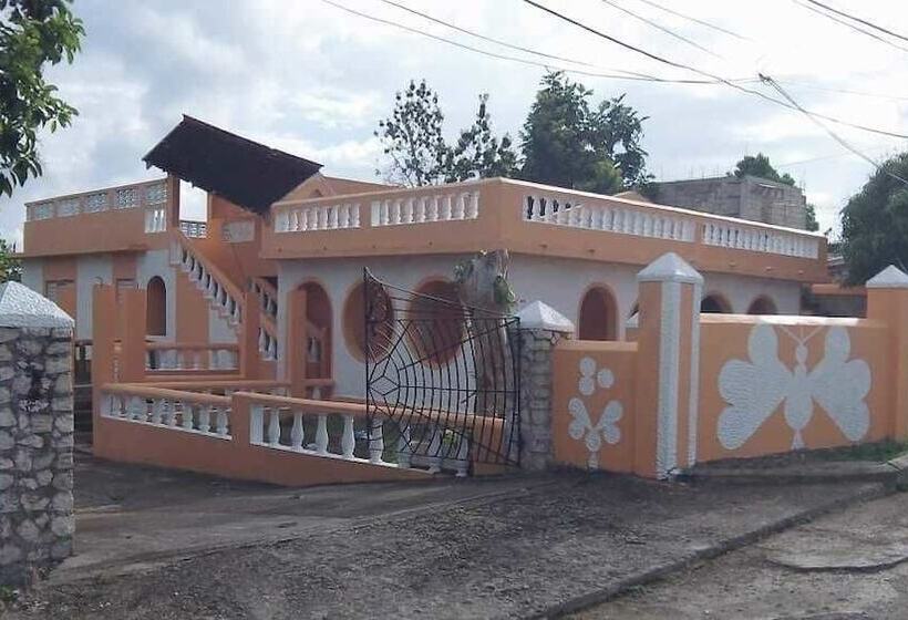 پانسیون Halo & Isaiah S Guesthouse & Hostel