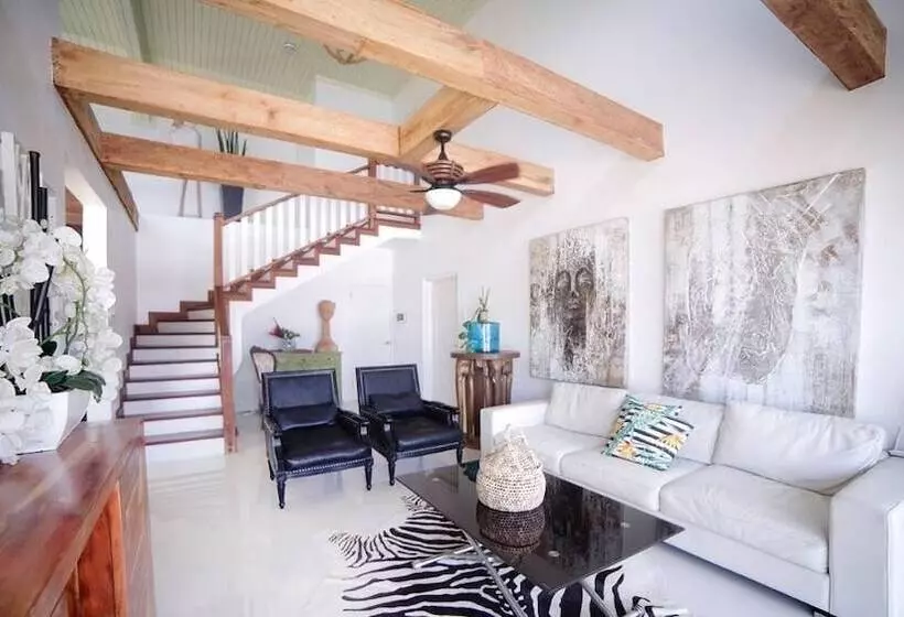 پانسیون Morgans Cliff