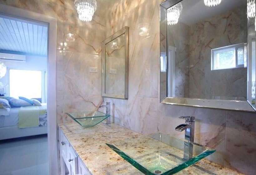 پانسیون Morgans Cliff