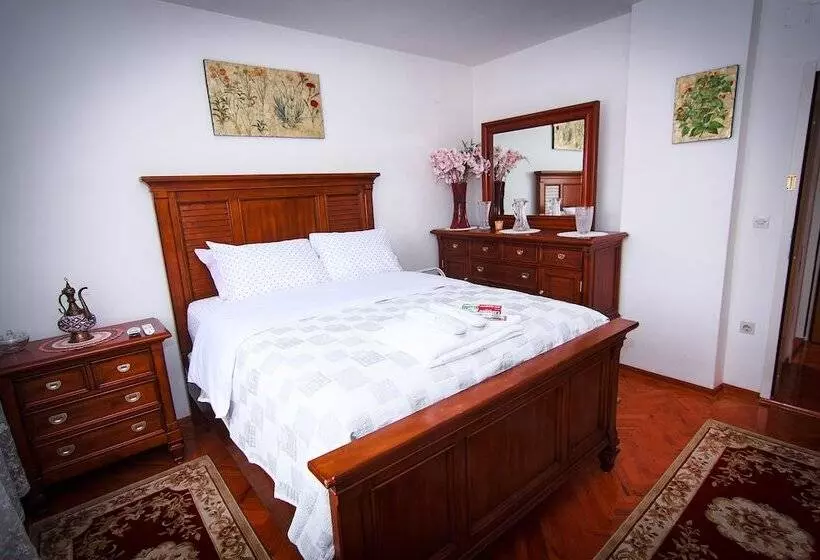 Apartment Red House