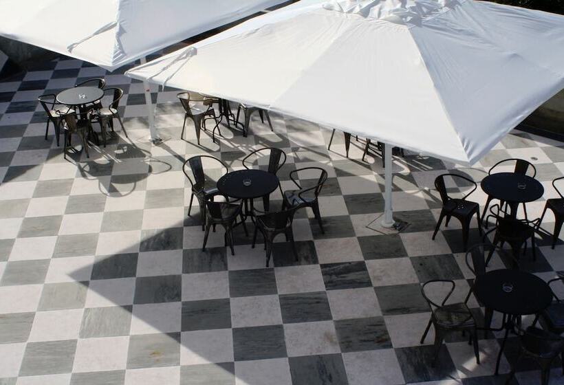 Bed and Breakfast N1 Hostel Apartments & Suites