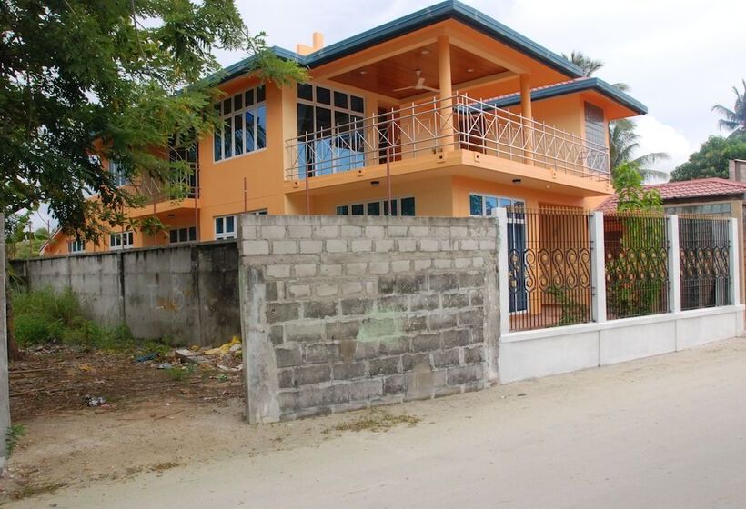 هتل Crystal Retreat